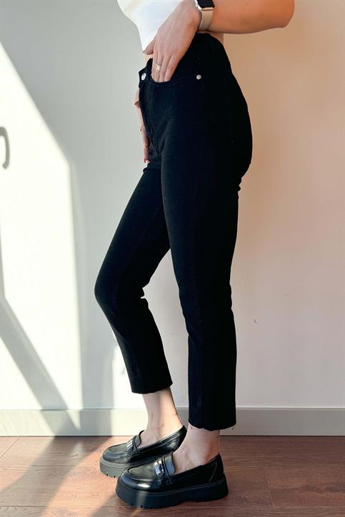 Siyah Paça Kesik Boyfit Jean