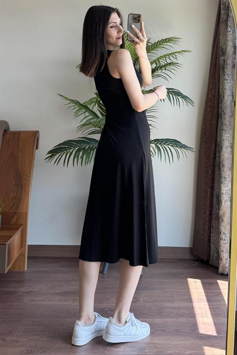 Siyah Parçalı Sıfır Kol Elbise