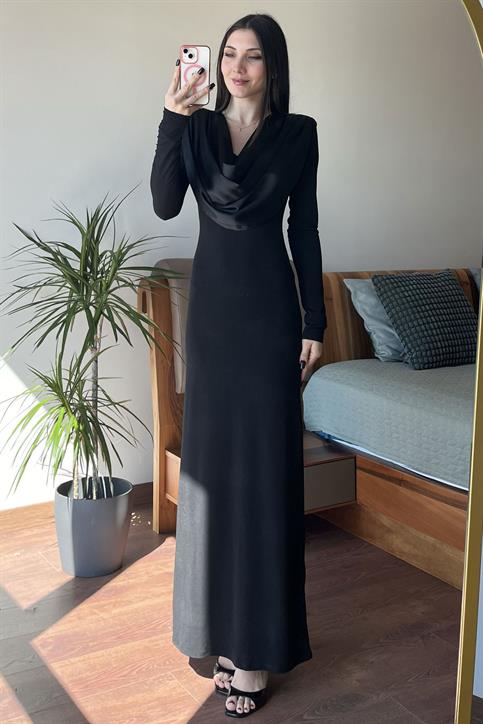 Siyah Pileli Degaje Yaka Elbise