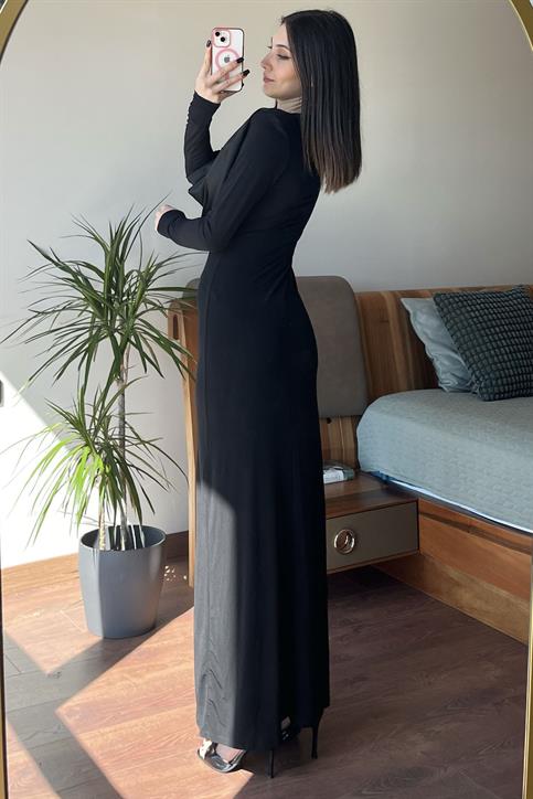 Siyah Pileli Degaje Yaka Elbise