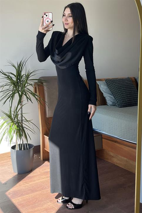 Siyah Pileli Degaje Yaka Elbise