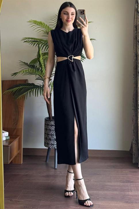 Siyah Toka Detaylı Dekolteli Elbise