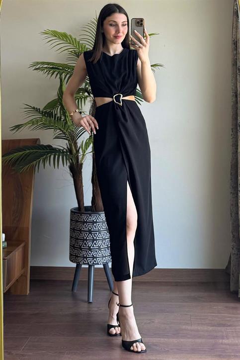 Siyah Toka Detaylı Dekolteli Elbise