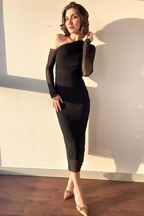 Siyah Tül Kollu Tek Omuz Drapeli Elbise