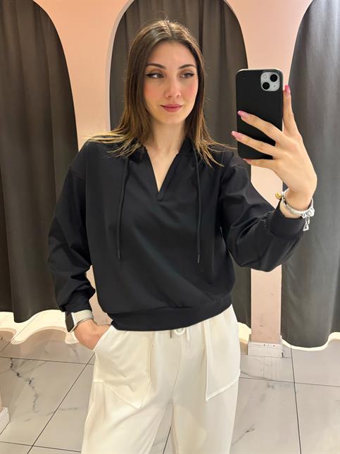 Siyah V Yaka Kapüşonlu Sweatshirt