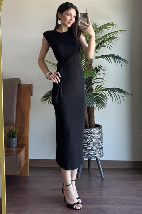 Siyah Vatkalı Önü Bağlamalı Elbise