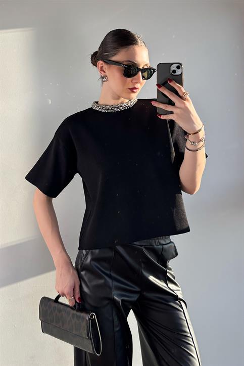 Siyah Yaka Taşlı Rayon Triko