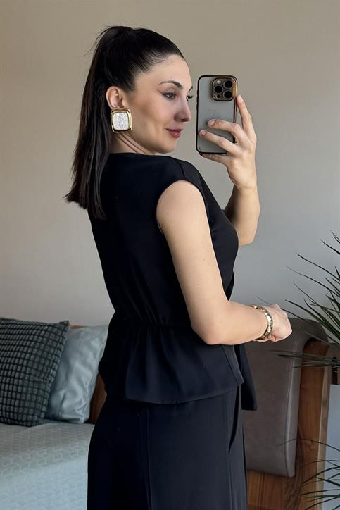 Siyah Yan Düğme Detaylı Bluz