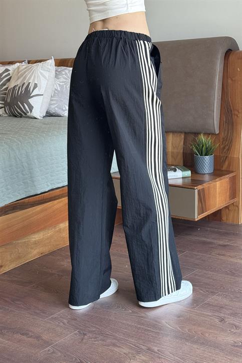 Siyah Yanı Şerit Detaylı Pantolon