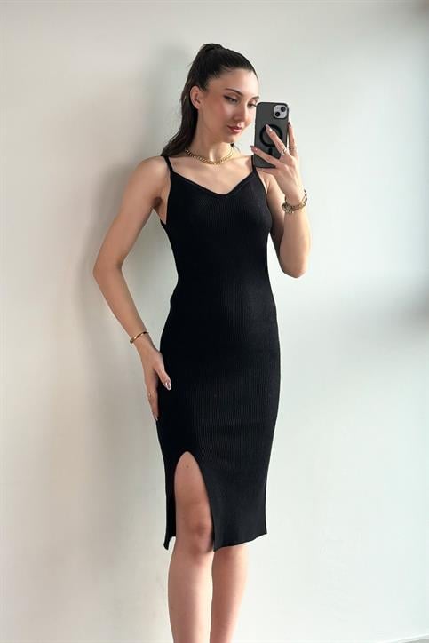 Siyah Yırtmaçlı Midi Boy Triko Elbise