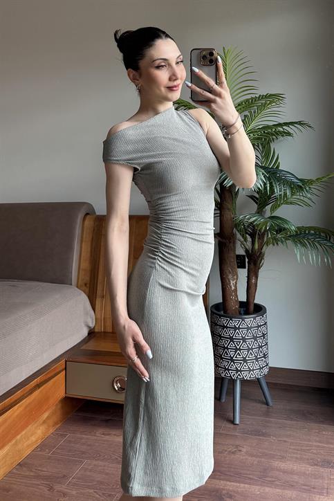 Yeşil Büzgü Detaylı Elbise