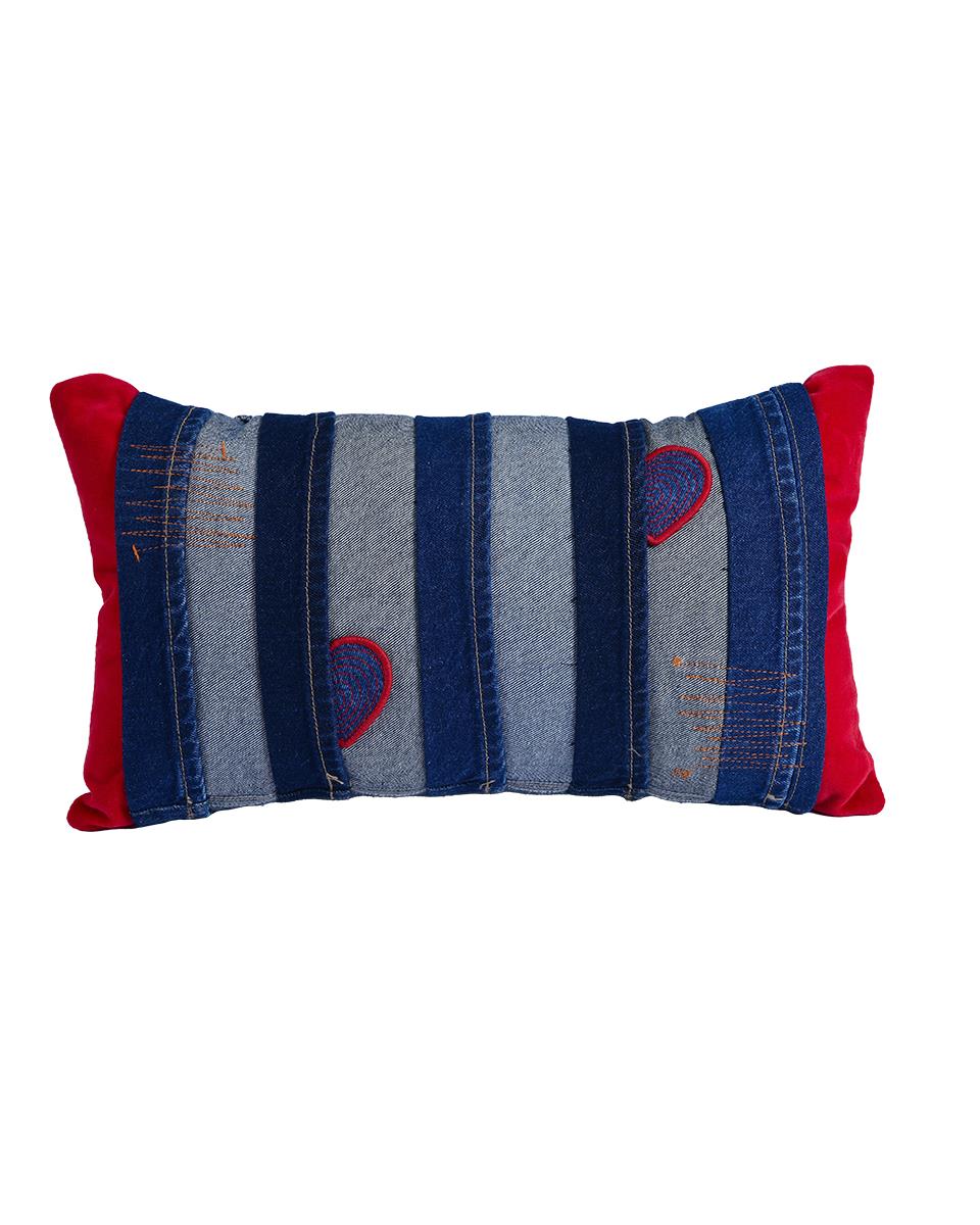 RECYCLE KALP NAKIŞLI DENİM PAÇA YASTIK