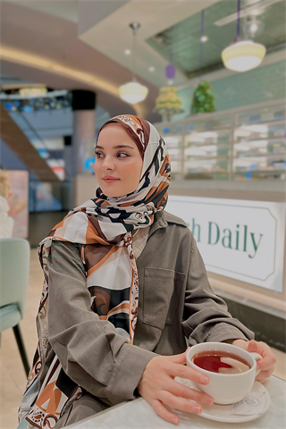 Betülün Pastel Kahve Dila Desen İpek Şal Tercihi