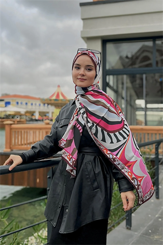Betülün Pastel Pembe Dila Desen İpek Şal Tercihi