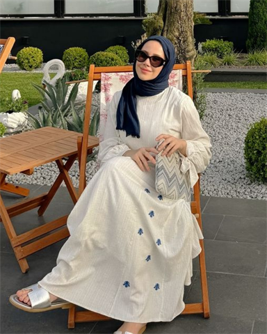 Feyza Hakyemezin Lacivert Piliseli Bambu Şal Tercihi