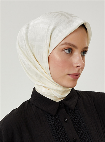 Kırık Beyaz F Desen Parlak Jakar Eşarp