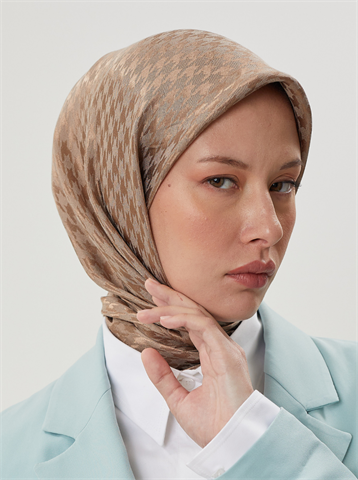 Koyu Vizon Kazayağı Desen Parlak Jakar Eşarp