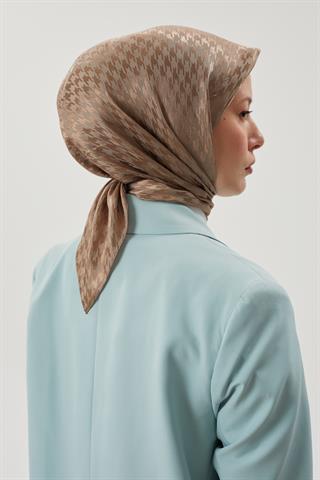 Koyu Vizon Kazayağı Desen Parlak Jakar Eşarp