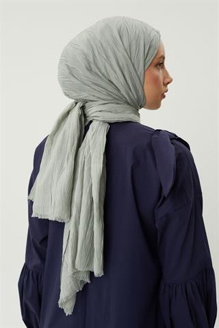 Hazal Aydının Pastel Yeşili Piliseli Bambu Şal Tercihi