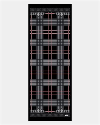 Şulenin Siyah Tartan Desen Şal Tercihi 