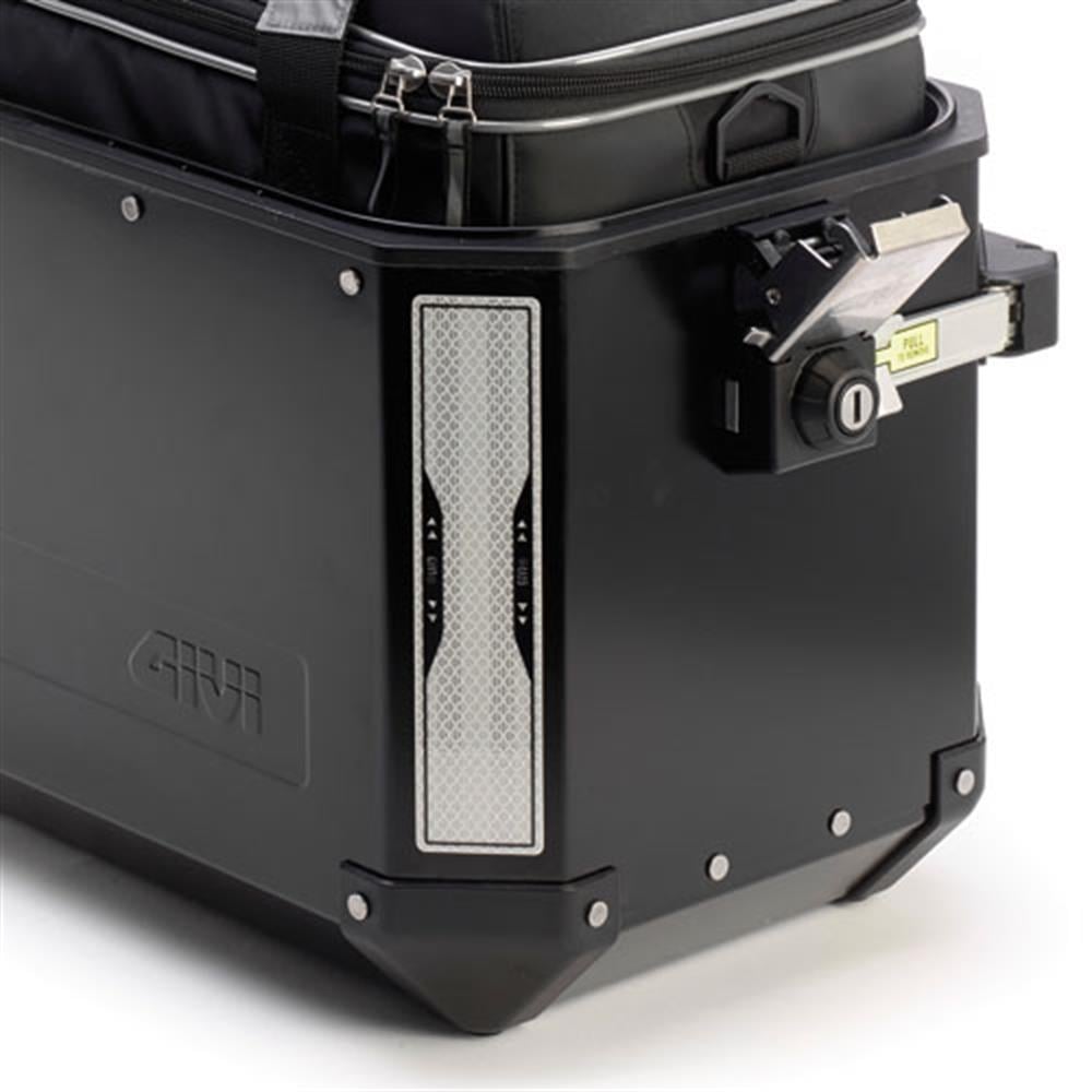 givi-e145-canta-reflektoru-trekker-out-c4c6-4.jpeg