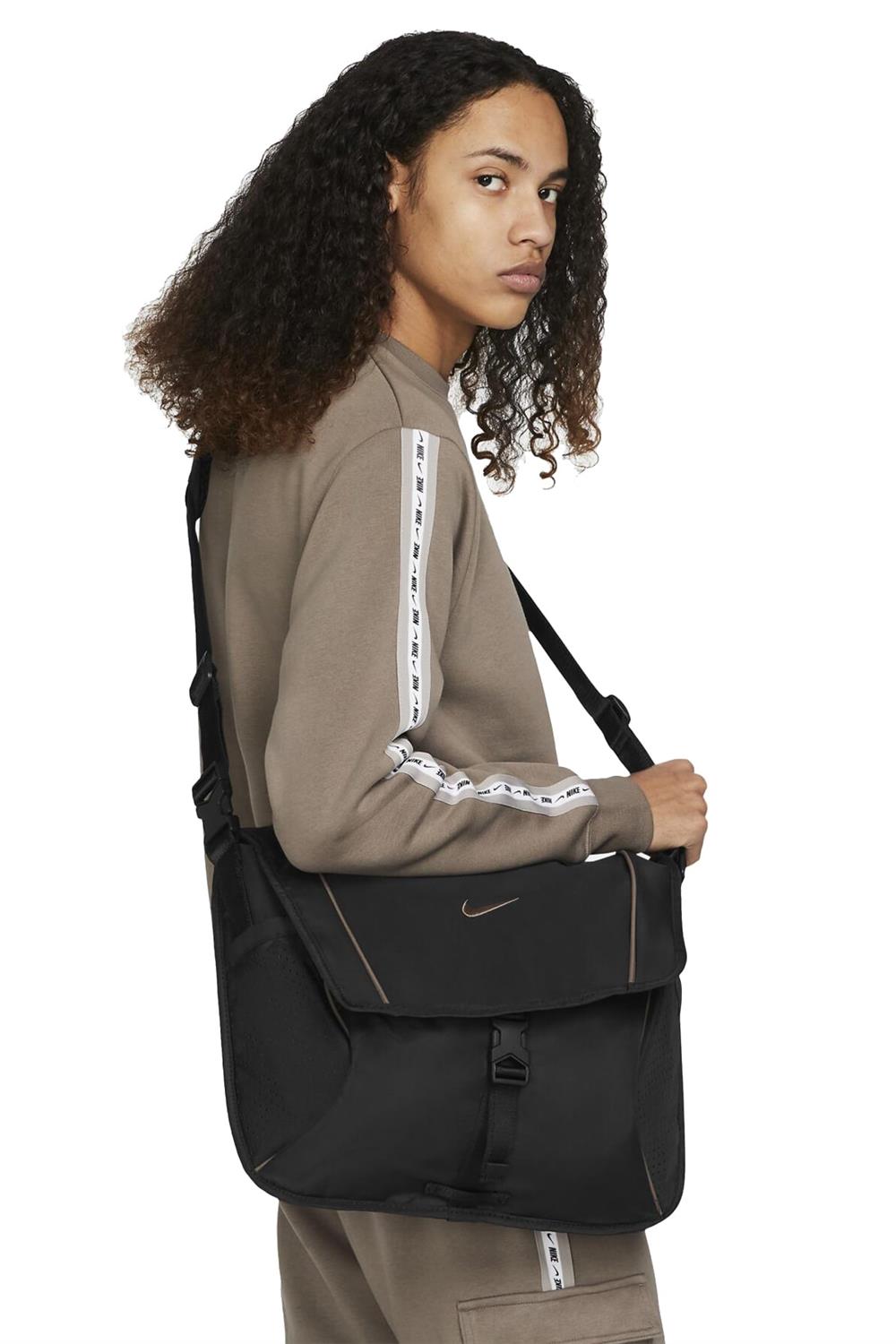 Nike Nk Nsw Essntl Messenger Bag (15L) Omuz Çantası Dj9792-010