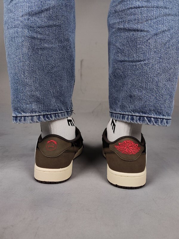 travis scott reverse swoosh