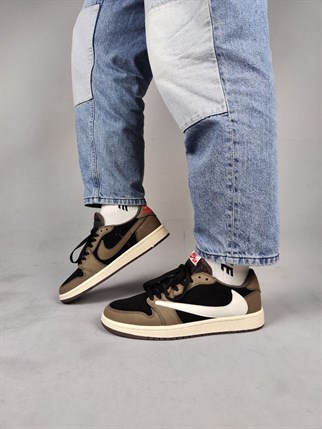 travis scott reverse swoosh