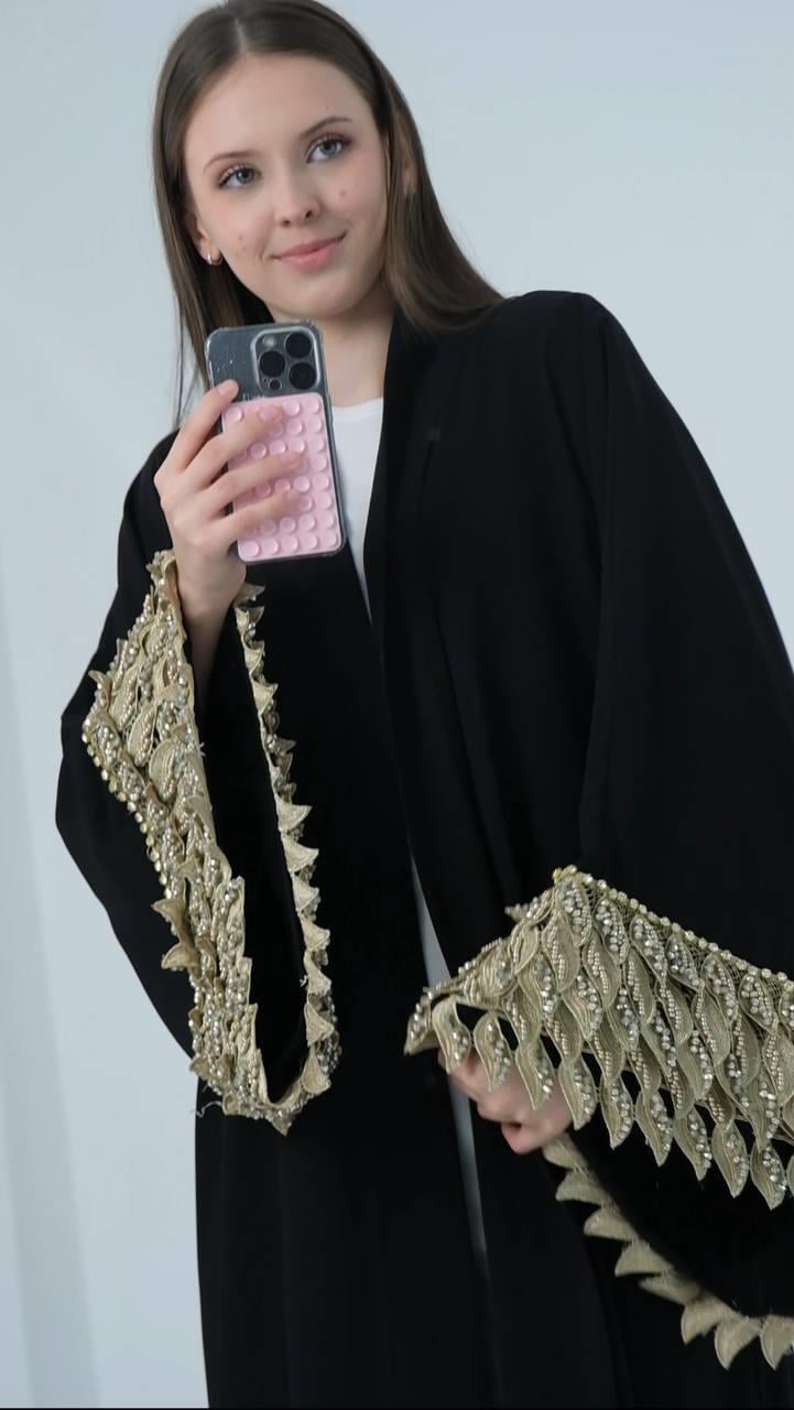 Siyah Abaya Altın Işıltılı Zarafet