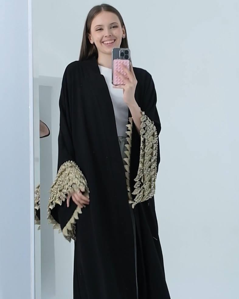 Siyah Abaya Altın Işıltılı Zarafet