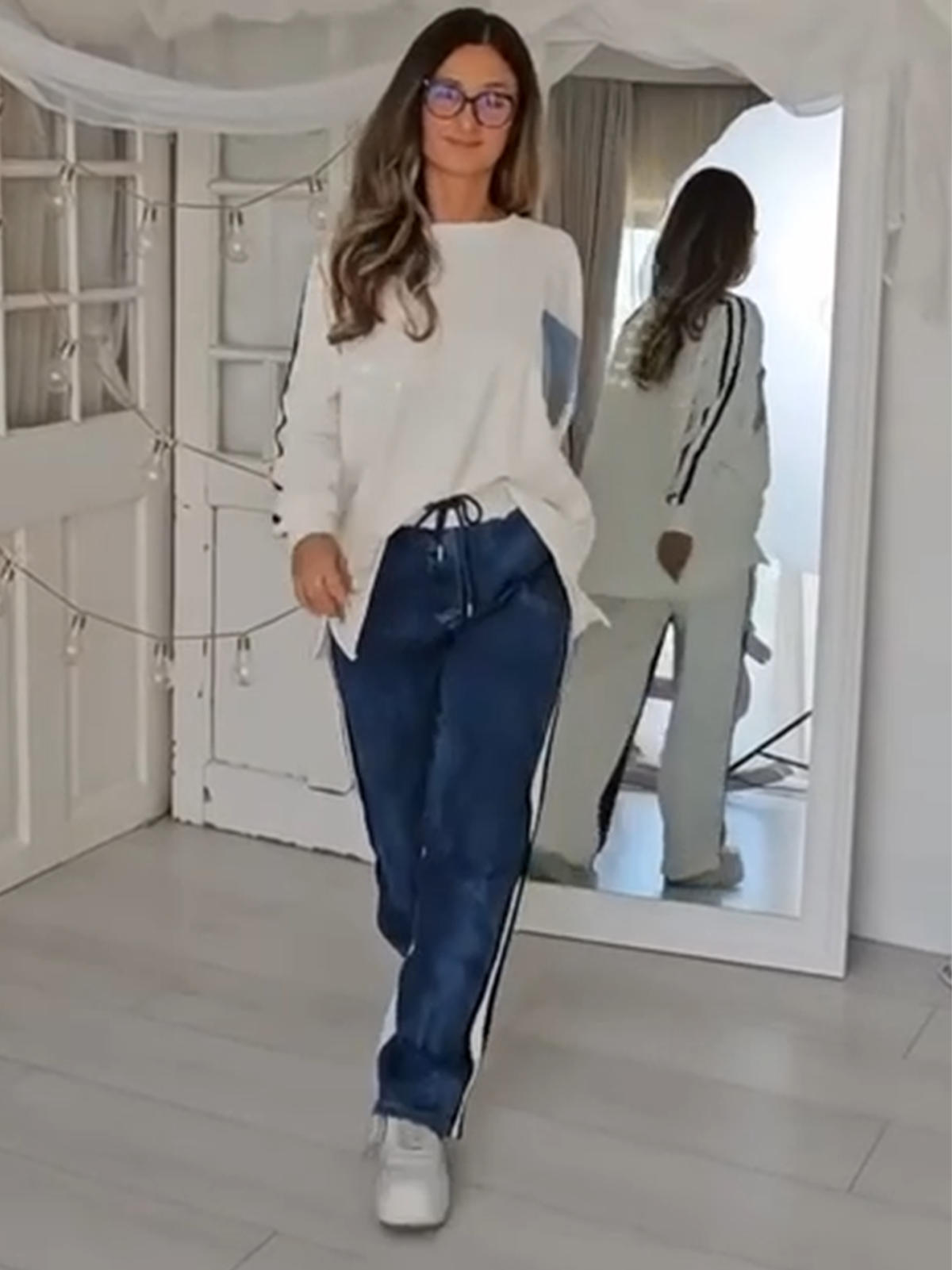 Beyaz Sandy Takım  Vardo ile Şıklığa Adım Atın, Modanın Kalbinde Yer Alın!