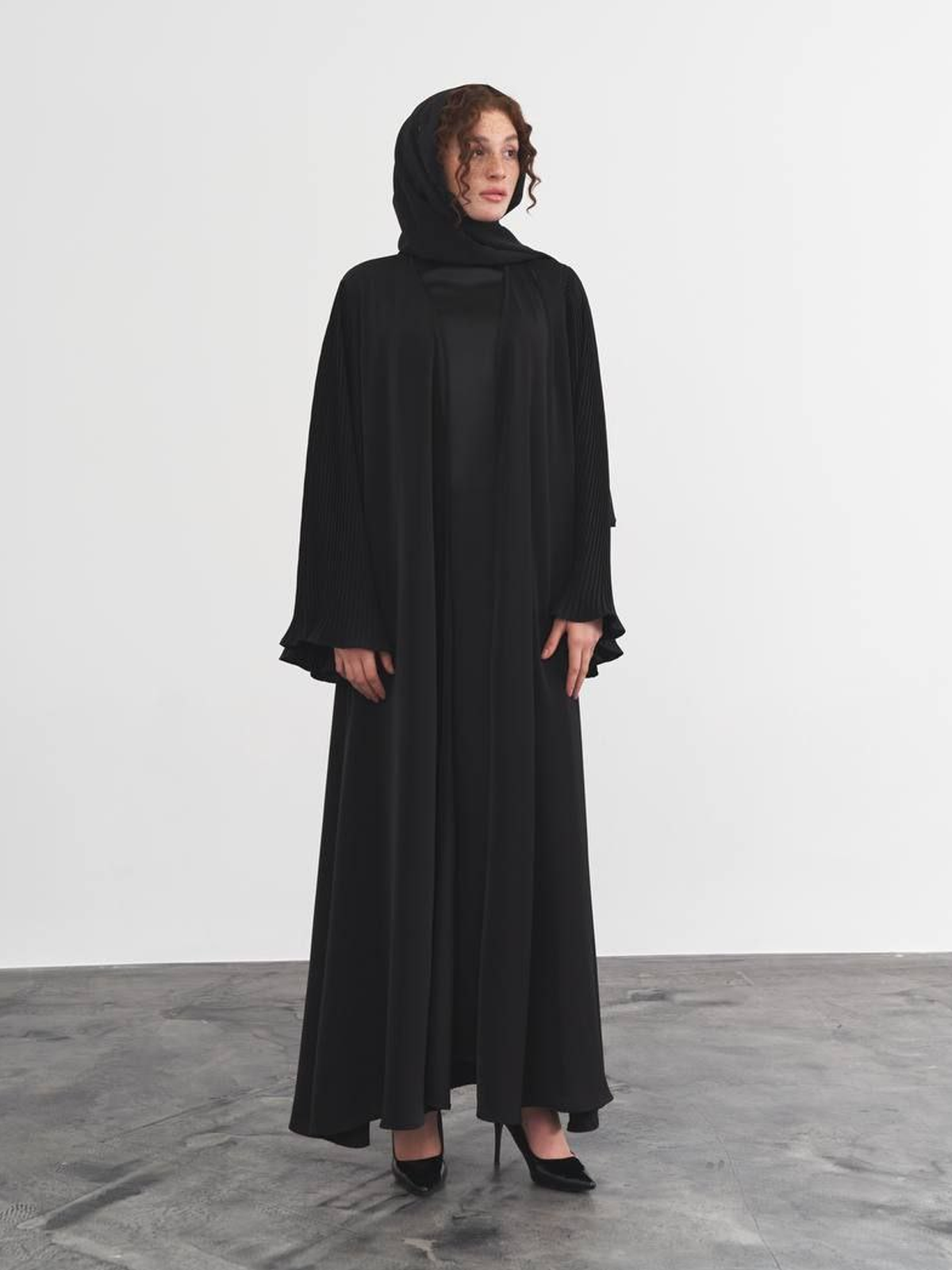 Siyah Abaya  Vardo ile Şıklığa Adım Atın, Modanın Kalbinde Yer Alın!
