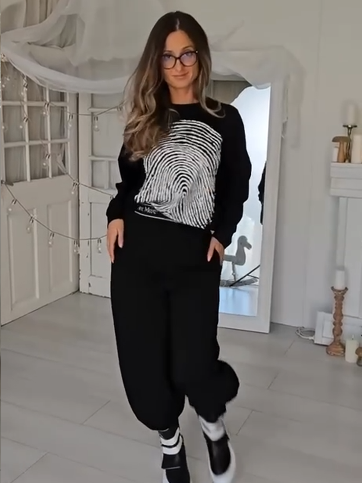 Siyah Parmak İzi Takım Vardo ile Şıklığa Adım Atın, Modanın Kalbinde Yer Alın!