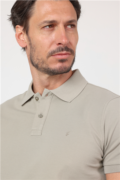 Açık Haki Polo Yaka Kısa Kol Cepsiz Slim Fit Pamuklu Tişört 1011260154