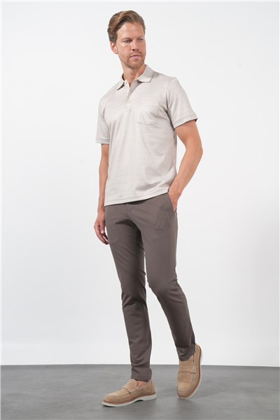 Bej-Beyaz Kendinden Desenli Polo Yaka Kısa Kol Cepli Comfort Fit Pamuklu Tişört 1011260152