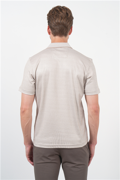 Bej-Beyaz Kendinden Desenli Polo Yaka Kısa Kol Cepli Comfort Fit Pamuklu Tişört 1011260152