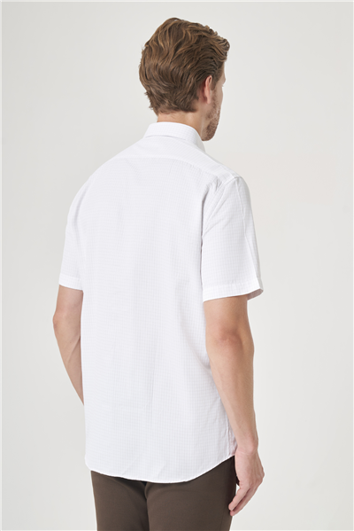 Beyaz-Bej Düğmeli Yaka Kısa Kol Cepli Comfort Fit Pamuklu Gömlek 1004260185