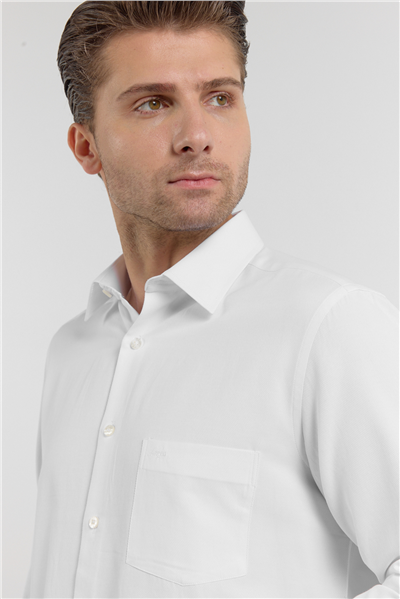 Beyaz Dokulu Sert Yaka Uzun Kol Cepli Comfort Fit Pamuklu Gömlek 1004255269