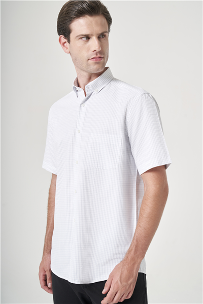 Beyaz-Lacivert Düğmeli Yaka Kısa Kol Cepli Comfort Fit Pamuklu Gömlek 1004260185