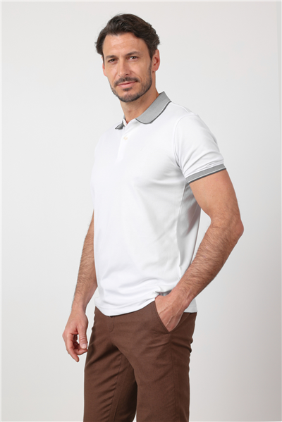 Beyaz Polo Yaka Kısa Kol Cepsiz Comfort Fit Pamuklu Tişört 1011260153