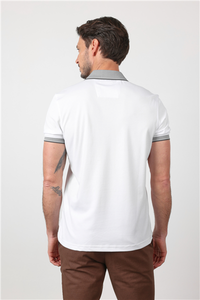 Beyaz Polo Yaka Kısa Kol Cepsiz Comfort Fit Pamuklu Tişört 1011260153