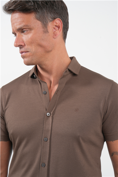 Kahverengi İtalyan Yaka Kısa Kol Cepsiz Slim Fit Pamuklu Gömlek 1004260158