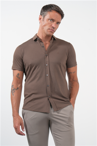 Kahverengi İtalyan Yaka Kısa Kol Cepsiz Slim Fit Pamuklu Gömlek 1004260158