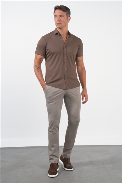 Kahverengi İtalyan Yaka Kısa Kol Cepsiz Slim Fit Pamuklu Gömlek 1004260158