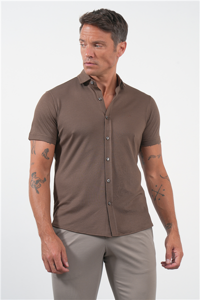 Kahverengi İtalyan Yaka Kısa Kol Cepsiz Slim Fit Pamuklu Gömlek 1004260158