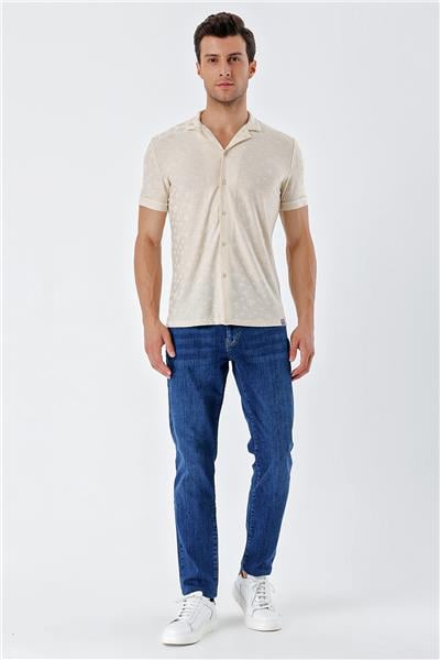 Bej Kısa Kollu Desenli Jakarlı Apaş Yaka Cepsiz Casual Slim Fit Dar Kesim Gömlek 1004230150