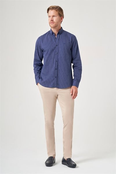 Lacivert-Beyaz Düğmeli Yaka Uzun Kol Cepli Comfort Fit %100 Pamuk Gömlek 1004260212