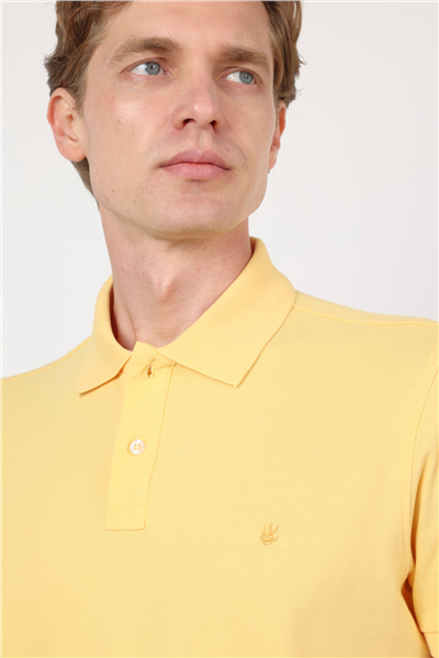 Sarı Polo Yaka Kısa Kol Cepsiz Slim Fit Pamuklu Tişört 1011260154