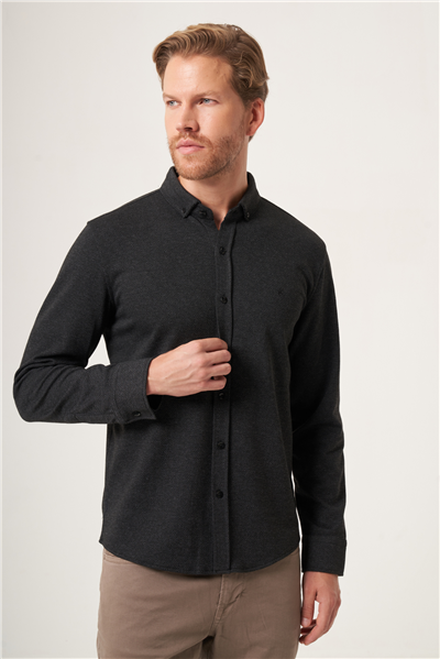 Siyah Düğmeli Yaka Dokulu Örme Slim Fit Esnek Gömlek 1004265171