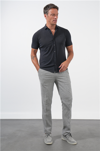 Siyah İtalyan Yaka Kısa Kol Cepsiz Slim Fit Esnek Gömlek 1004260159